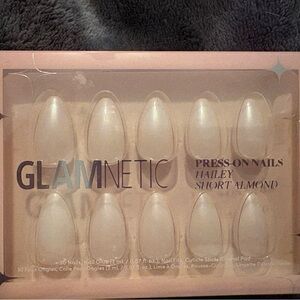 New Glamnetic Hailey Press-On Nails - Short Almond
